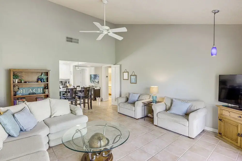 Golf & Swim: Country Club Condo in Palm Desert