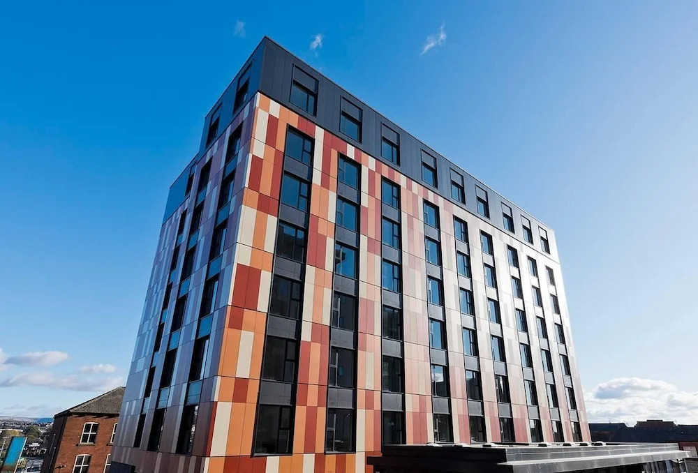 Spacious studio apartment in the heart of Oldham