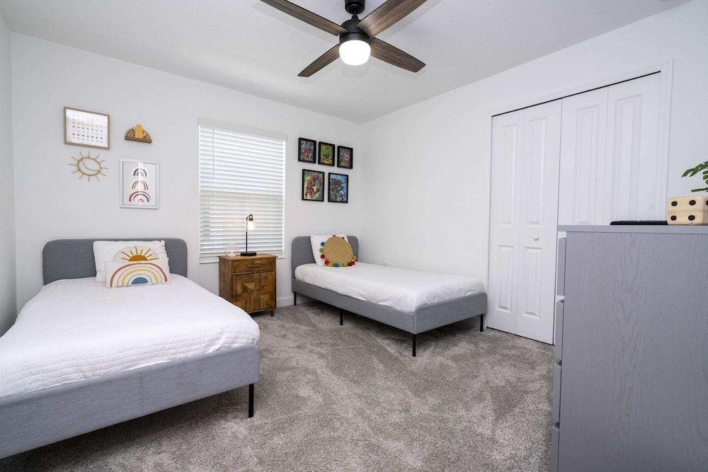 Splendid 5Bd Close to Disney at Storey Lake 4251