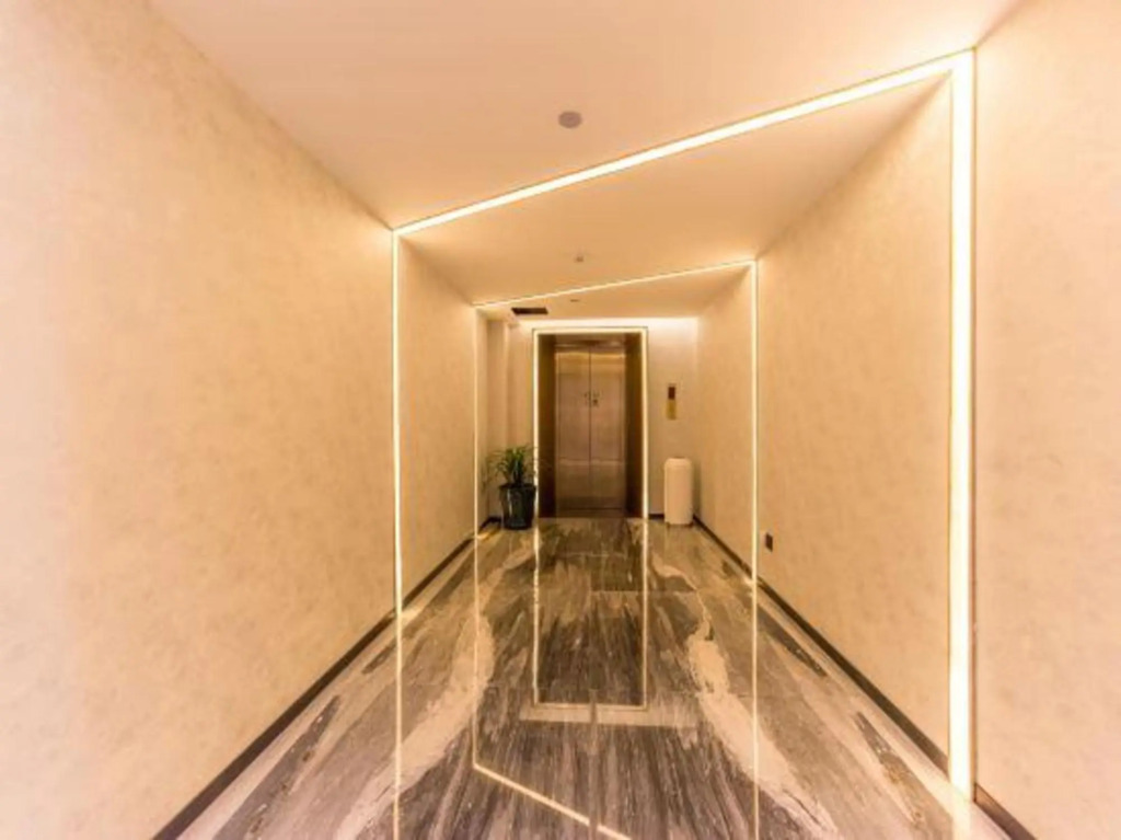 Qianggie Hotel Shanghai Weining Road subway station