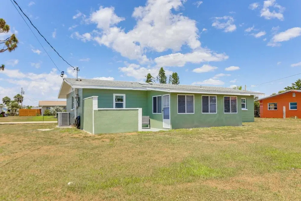 4 Mi to Venice Beach: Home w/ Patio & Yard