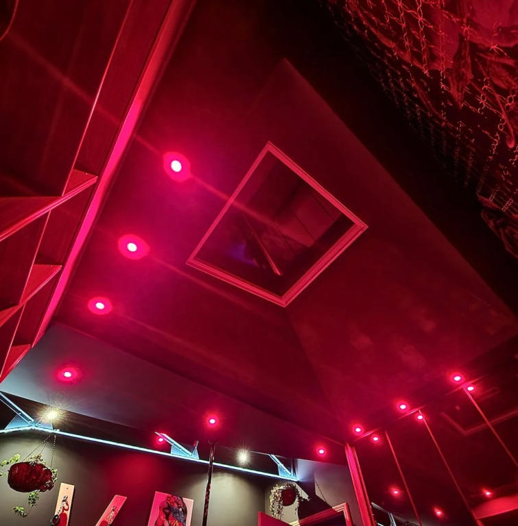 Aka Love Room