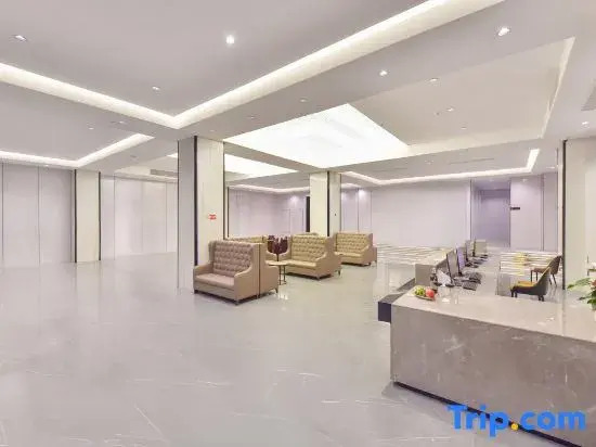 Taiying International Grand Hotel (Dongxing City High-Speed Railway Station Erqiao Port)