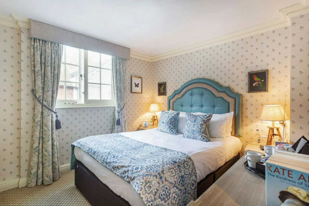 The White Horse Hotel, Romsey, Hampshire - The Coaching Inn Group