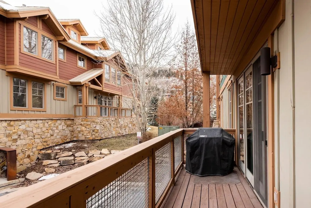 Town Pointe C101 3 Bedroom Condo by RedAwning