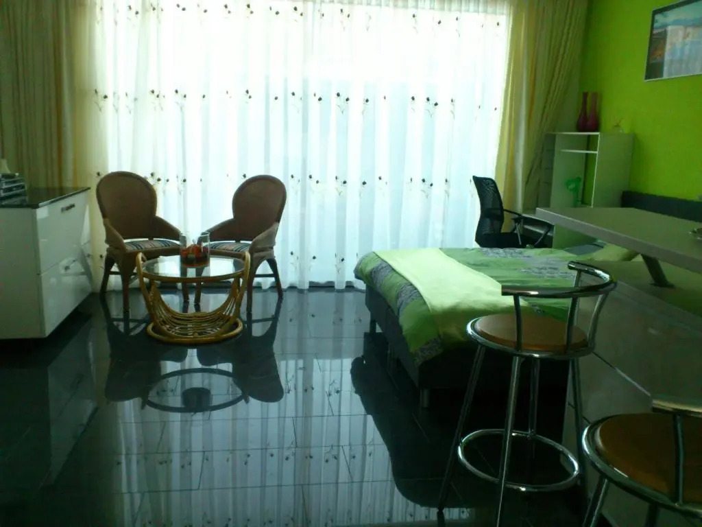 Sewdien’s Apartment Maashaven