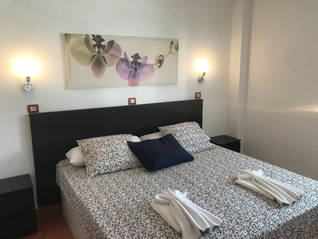 5 min walk from Yumbo 309