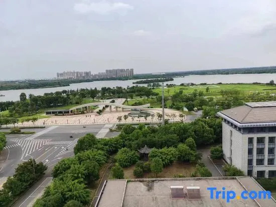 Lotus Garden (Tongling College Branch)