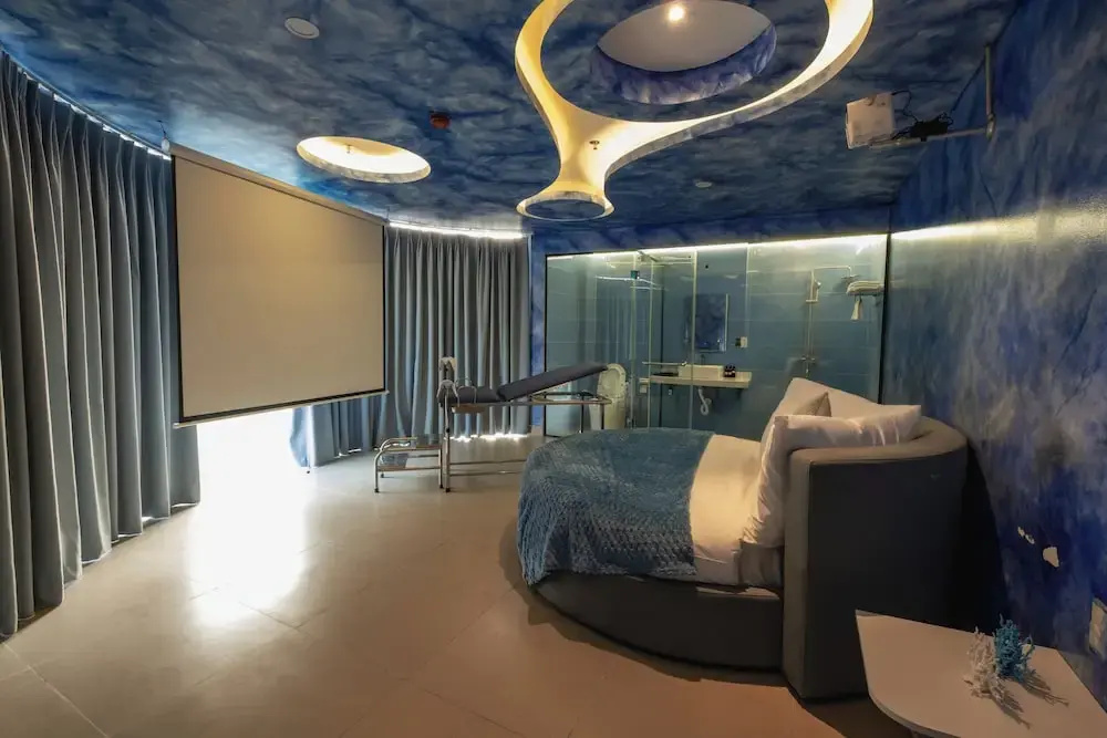 Love in the Atlantis Hotel