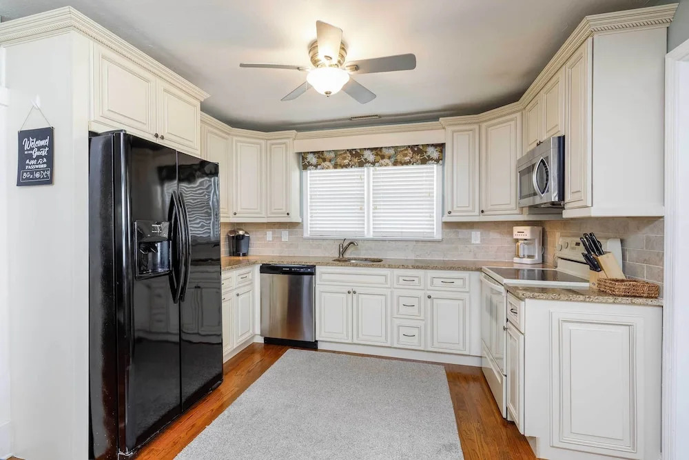 Breezy Ocean City Home: Walk to Beach + Boardwalk!