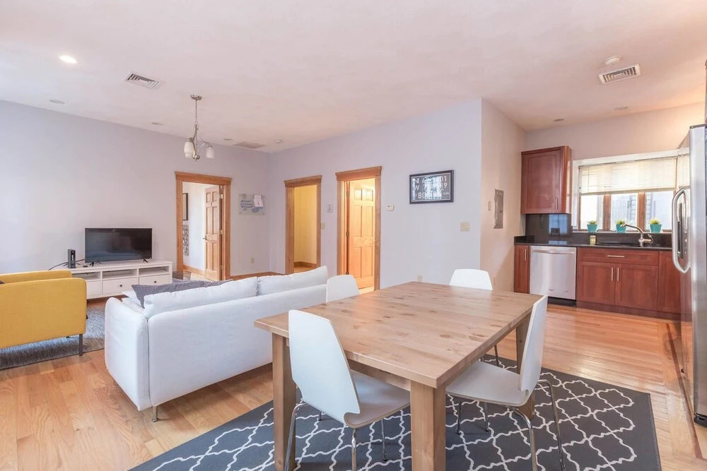 Huge 2 BR Apt in Heart of North End by Domio