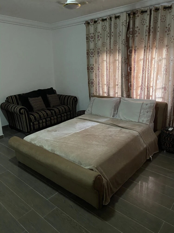 3-bed Apartment, Sleeps 6 With Wi-fi