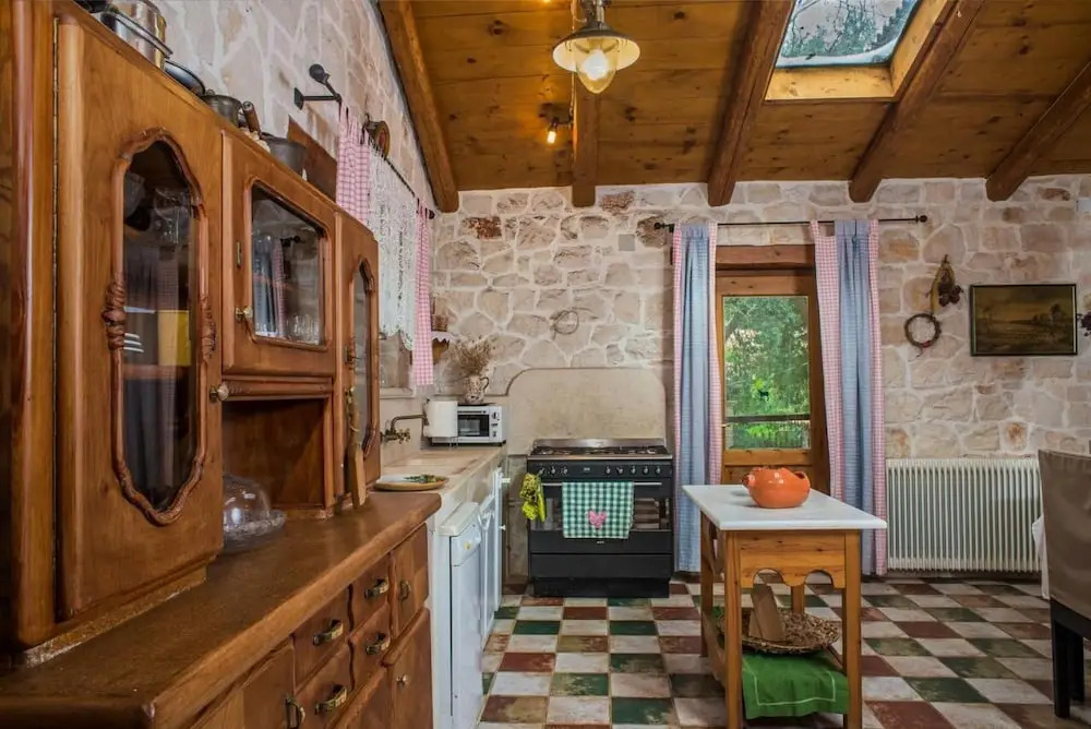 Jiannis Villa - Stone Villa in the Greenery
