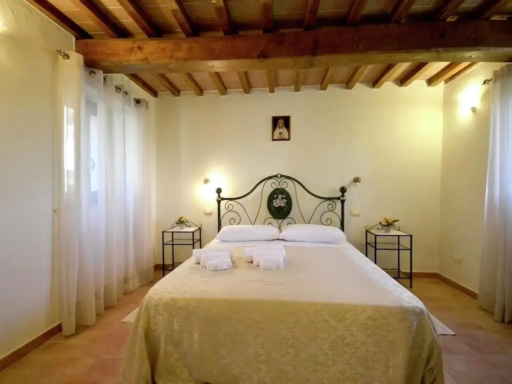 Villa with Private Pool near Cortona in Calm Countryside & Hilly Landscape