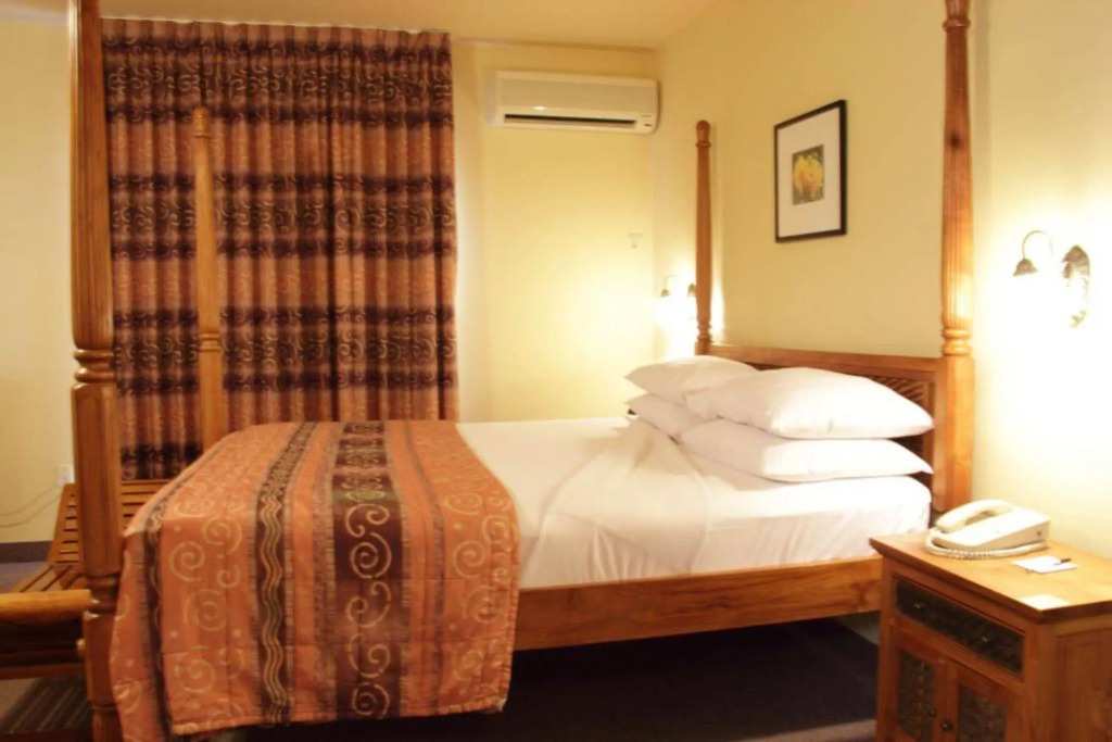 Tradewinds Hotel