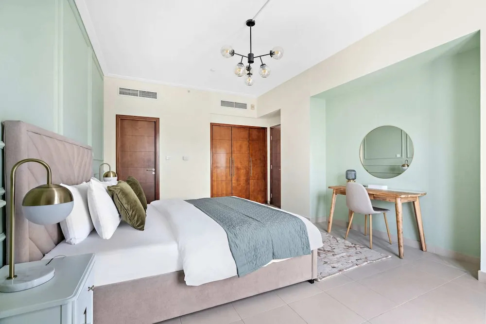 Vogue Vacation Homes, Business Bay Damac Maison Prive near Burj Khalifa and Dubai Mall, Studio Apartment with Canal and City View, Access to all Amenities