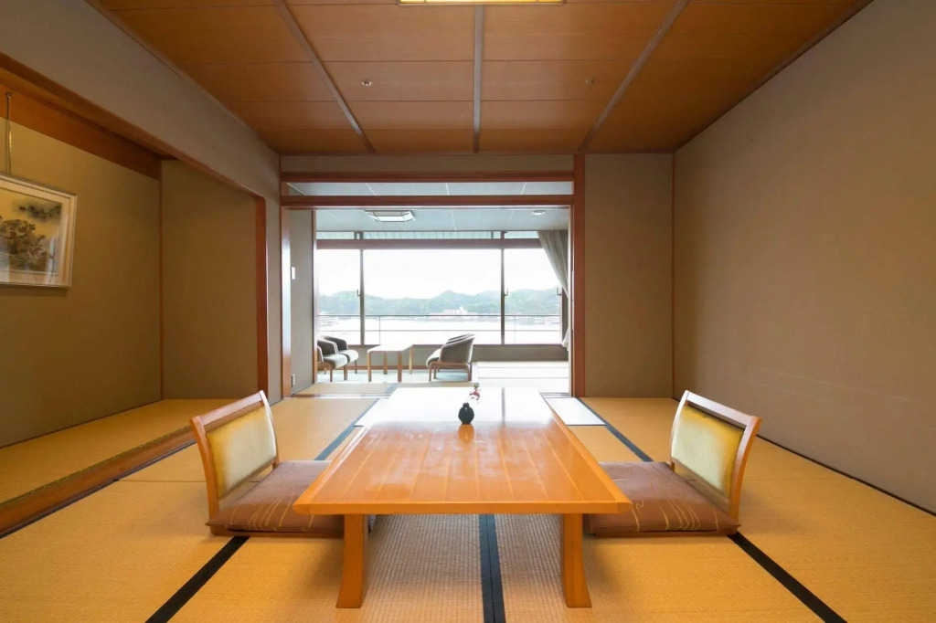 Hotel Urashima