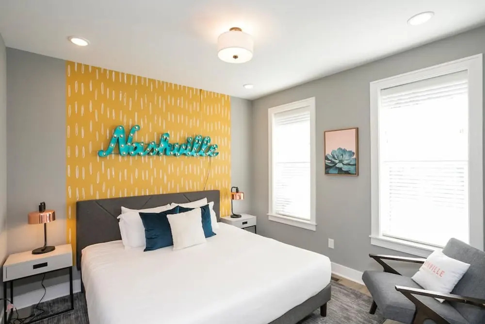 Ryman by Avantstay Centrally Located Townhouse w/ Stylish Interior & Porch Swings!