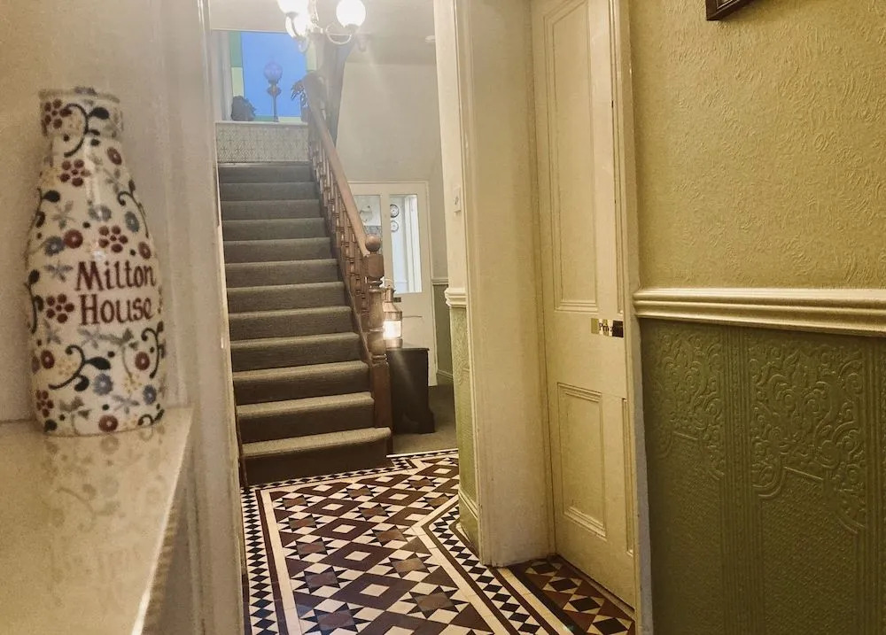 Milton House Studio Apartment Suites
