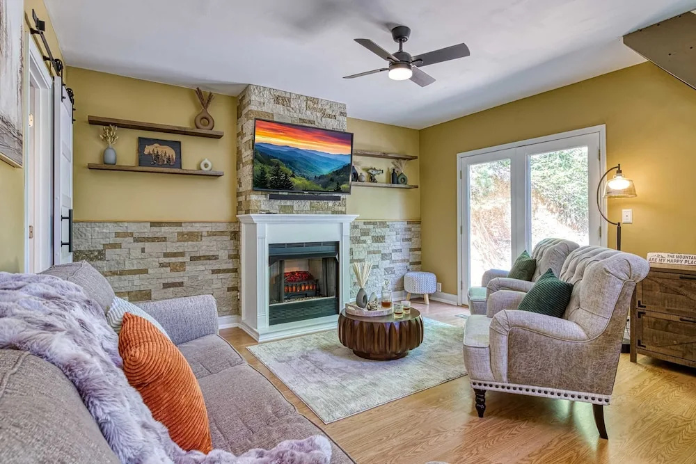 Pine and Peak - Hot Tub Fire Pit Dog Friendly - Gatlinburg Arts Crafts Community - Sleeps 6