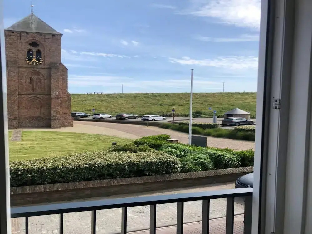 Lodge With Beautiful View of Garden