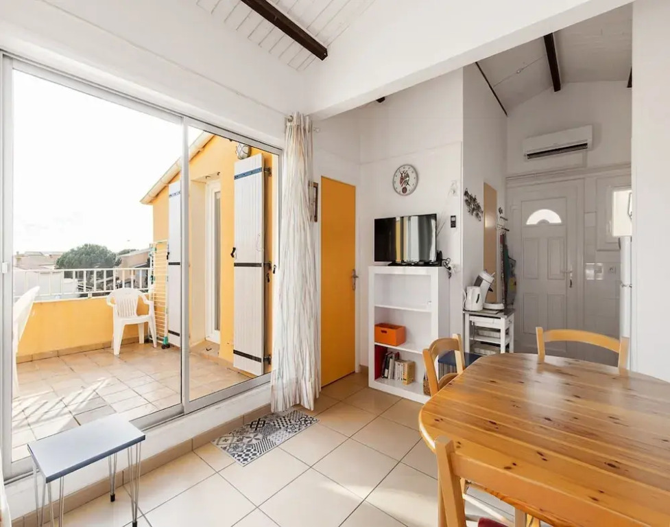 Stylish 2-bedroom Retreat in Agde