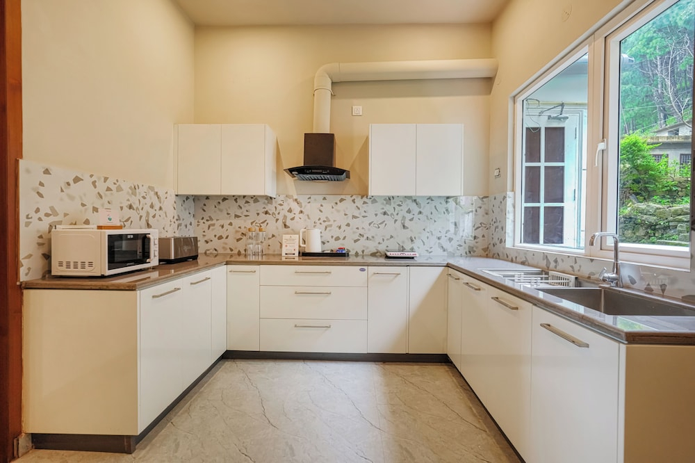 Alaya stay Dochi 4BHK apt with Hill View