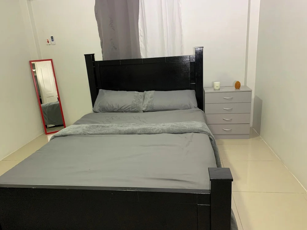 2 Bed Apartment - Sleeps 4 - Parking - Wifi