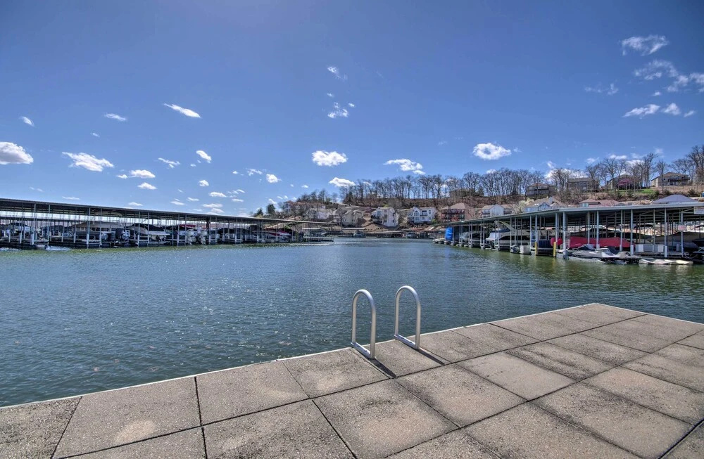 Lake-view Patio, Pool Access! Regatta Bay Condo