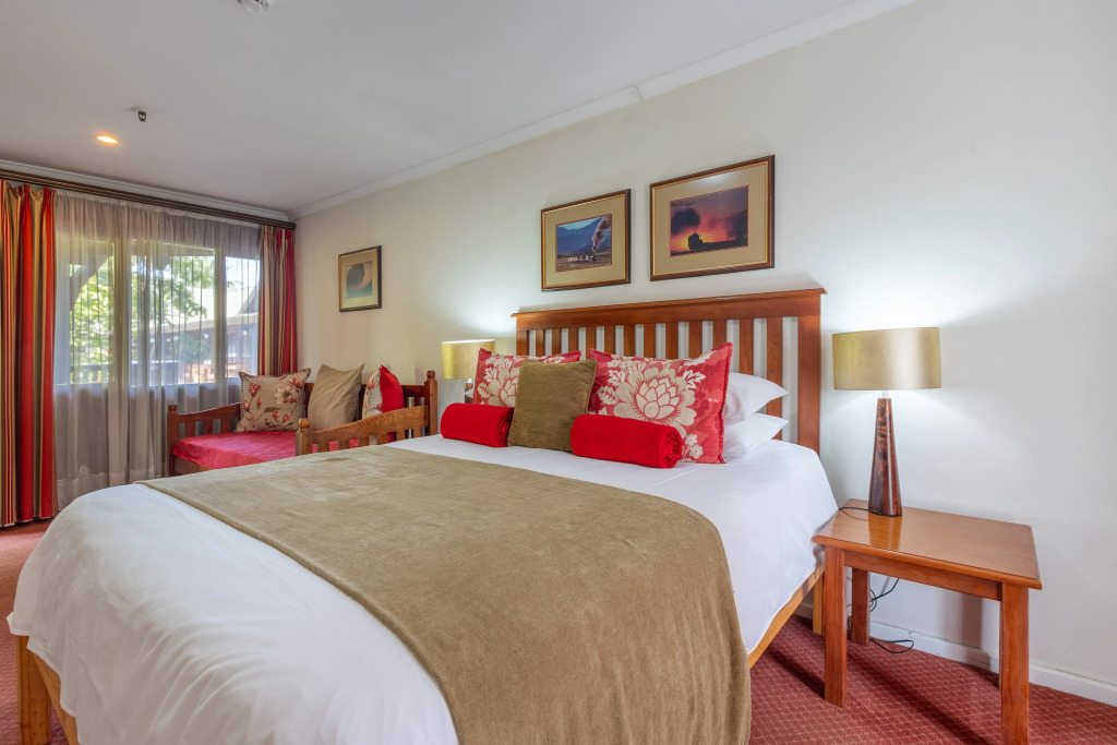 Knysna Log-Inn Hotel