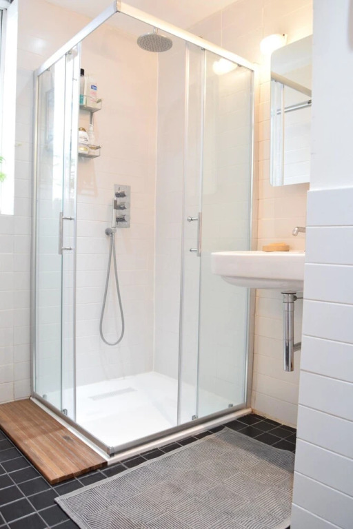 2 Bedroom Apartment in East London