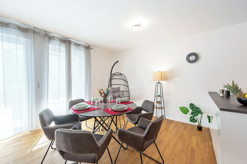 Lit Living: Luxus - Box Spring - Parking - Terrace