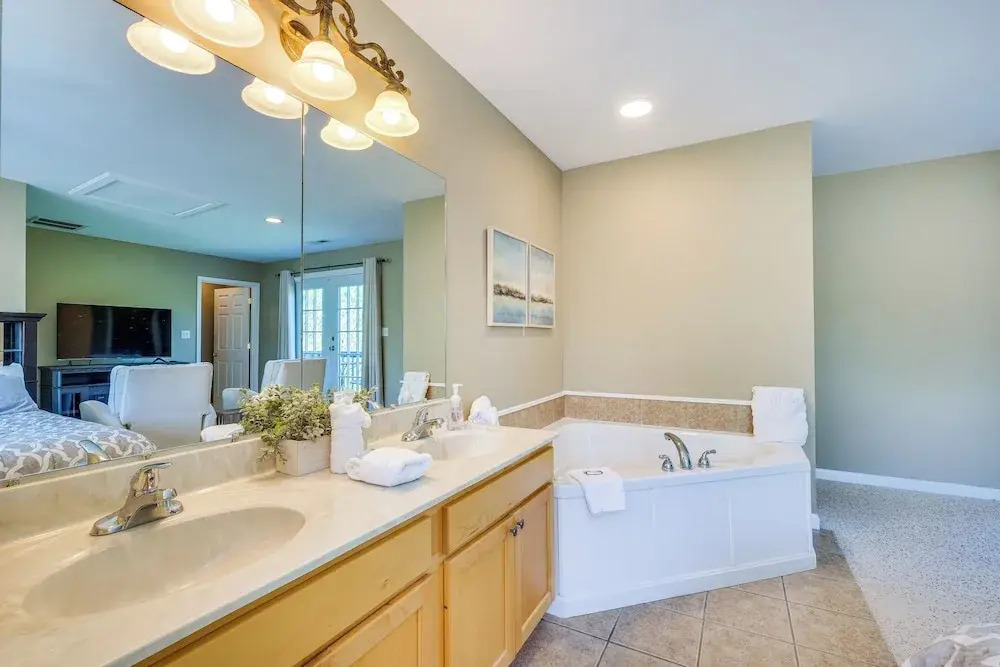 Cozy Resort-style Escape on Taylorsville Lake!