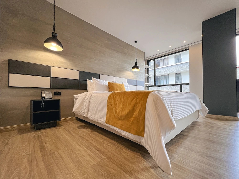 Balmoral Plaza Hotel
