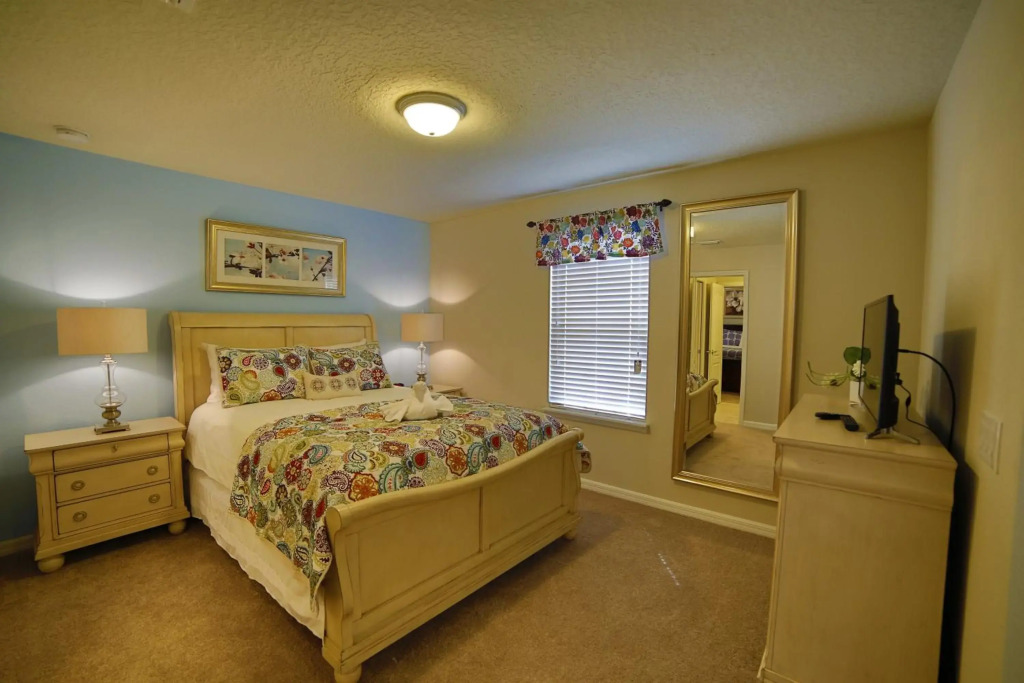 Brand new 9 bedroom luxury villa near Disney Sleeps 22