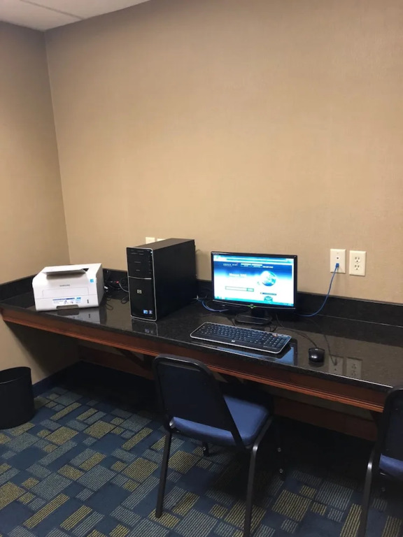 Countryview Inn & Suites