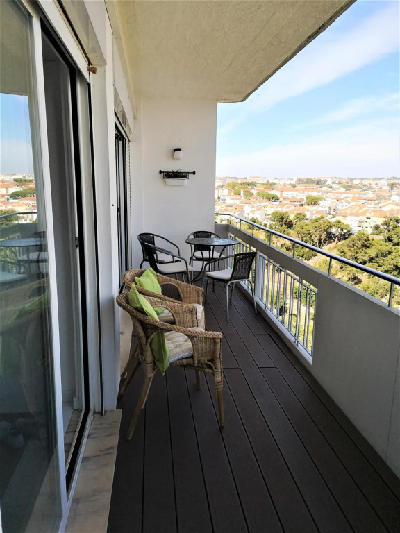 Superb view over Cascais and the Ocean, with wonderful balcony