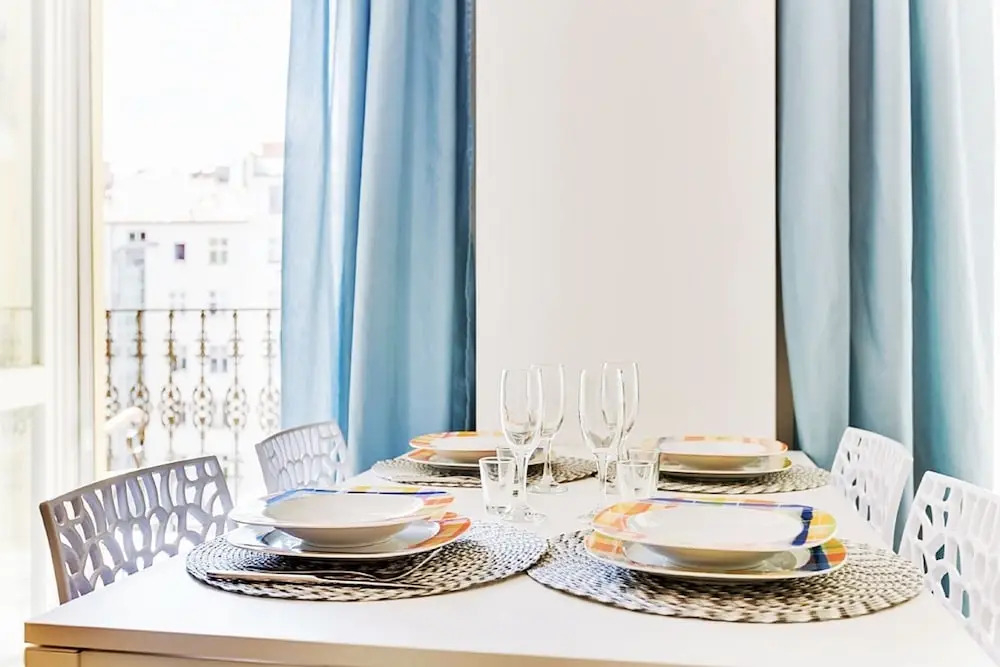 Charming Two-Bedroom Apartment Next To The Emmaus Abbey