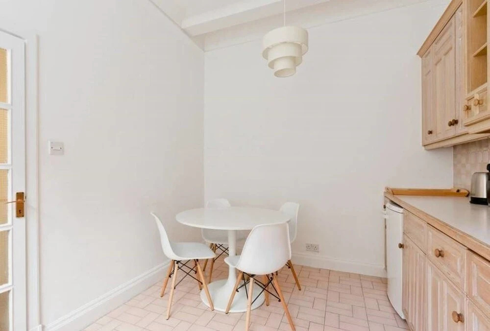 Oxford Circus Luminous Gem, Sleeps 4