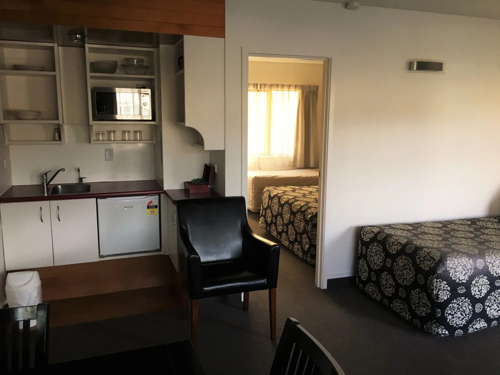 Cable Court Motel