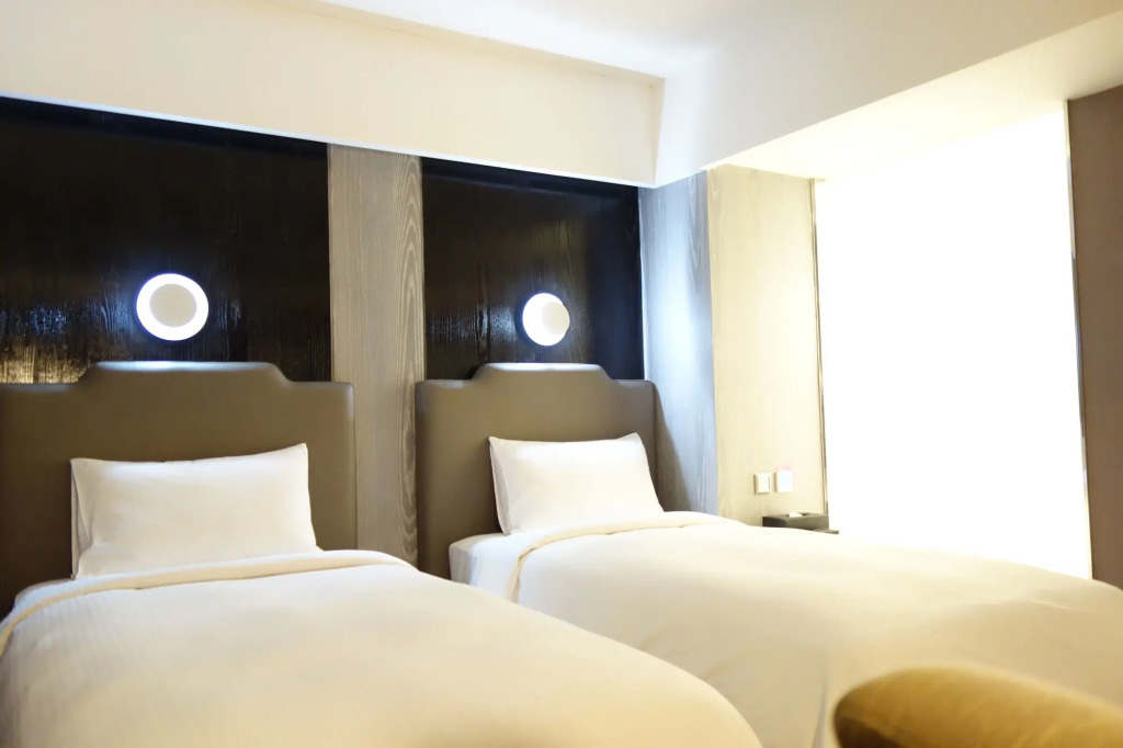 The Cloud Hotel