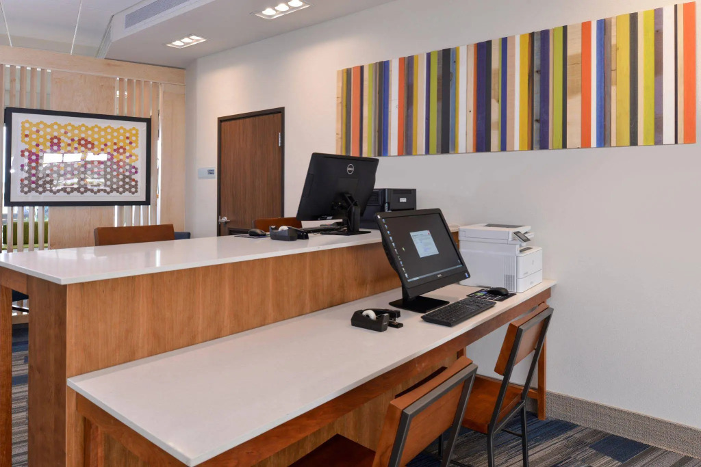 Holiday Inn Express & Suites Salem by IHG