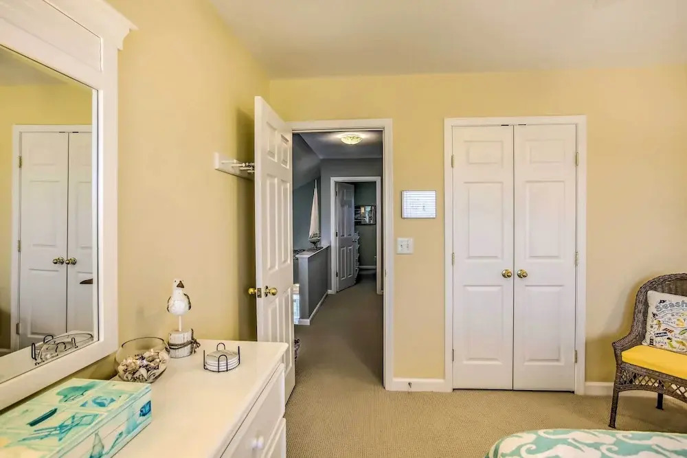 Spacious Beach Cottage w/ Private Dock Access