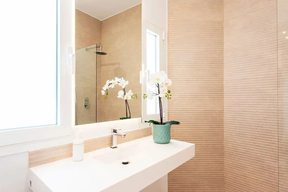Brand new 4 Bd Apartment Next to the Cathedral Mateos Gago IV