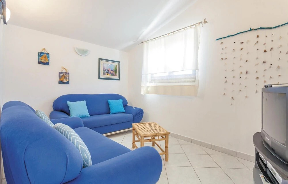 Beautiful Home in Okrug Donji With Wifi and 7 Bedrooms