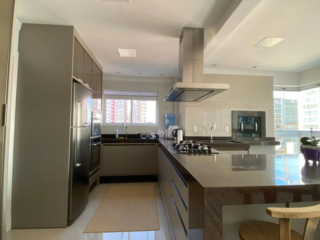 LINDO APARTAMENTO com 3 SUITES FINAMENTE MOBILIADO !