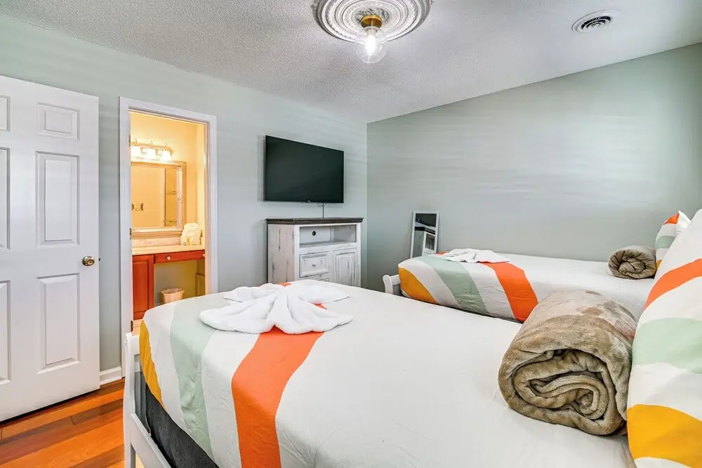 Steps to Sand: Walkable Condo in Myrtle Beach!