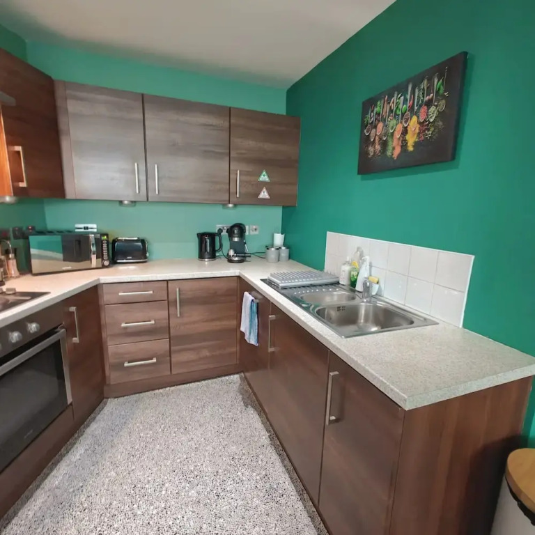 2BR Stunning City Centre Apt