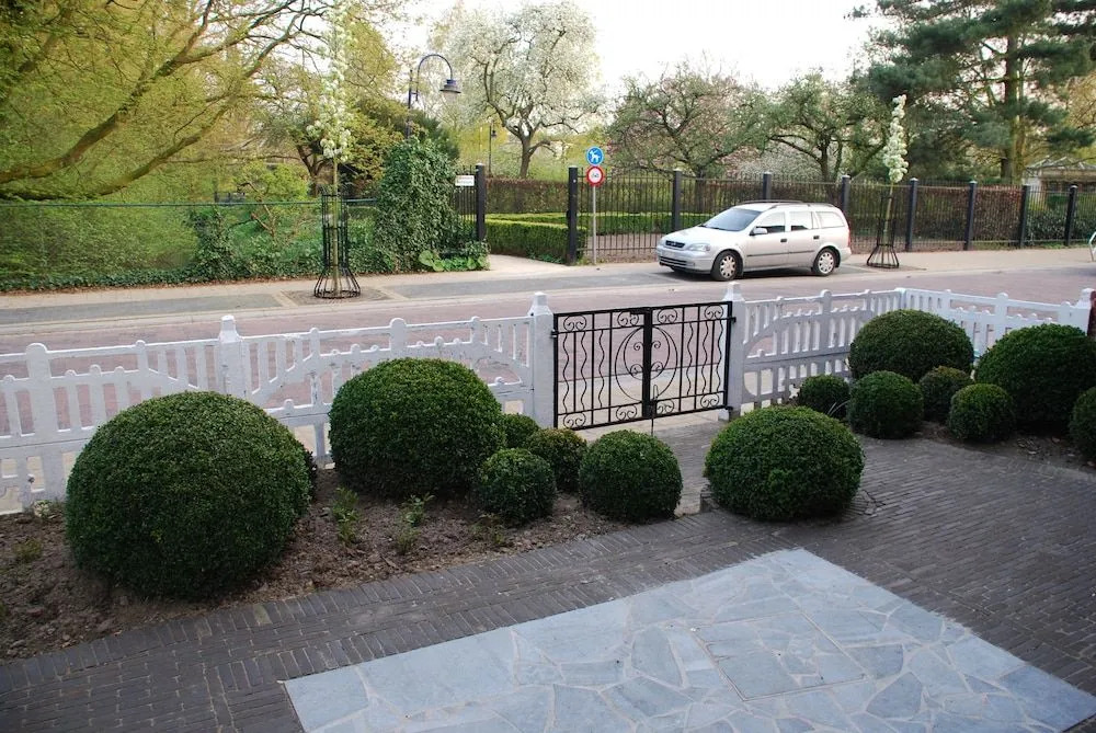 B&B Belrose Luxury