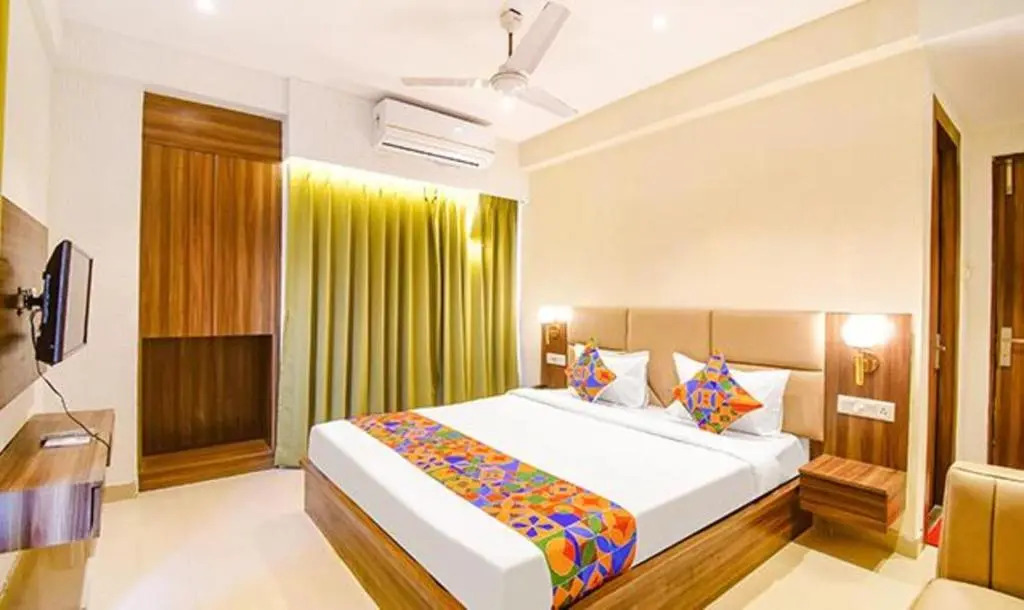 FabHotel Lake View Topsia